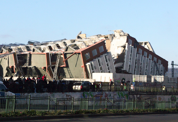 Gracias a un estricto control, muy pocos edificios como éste, en la región de Bío Bío, colapsaron por el terremoto del 27  de febrero de 2010. Foto: El Mercurio de Chile